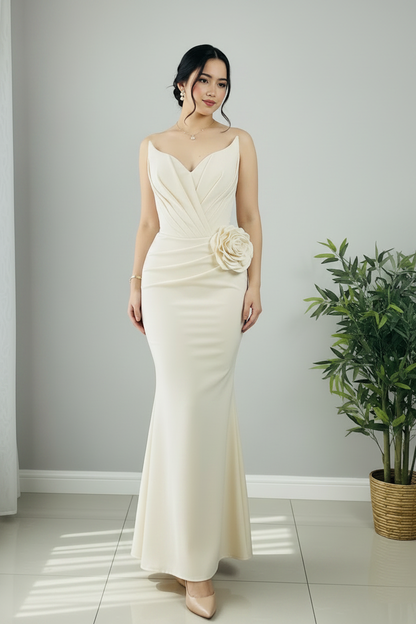 Vestido Sirena Marfil — Escote V, Tirantes Finos, Rosa 3D Cadera & Espalda Corset cod.898