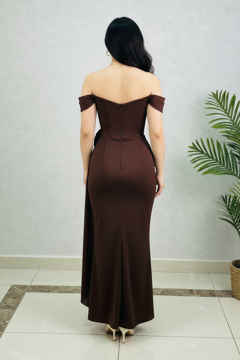 Vestido Formal Café Oscuro Off-Shoulder con Rosa 3D y Drapeado cod.511