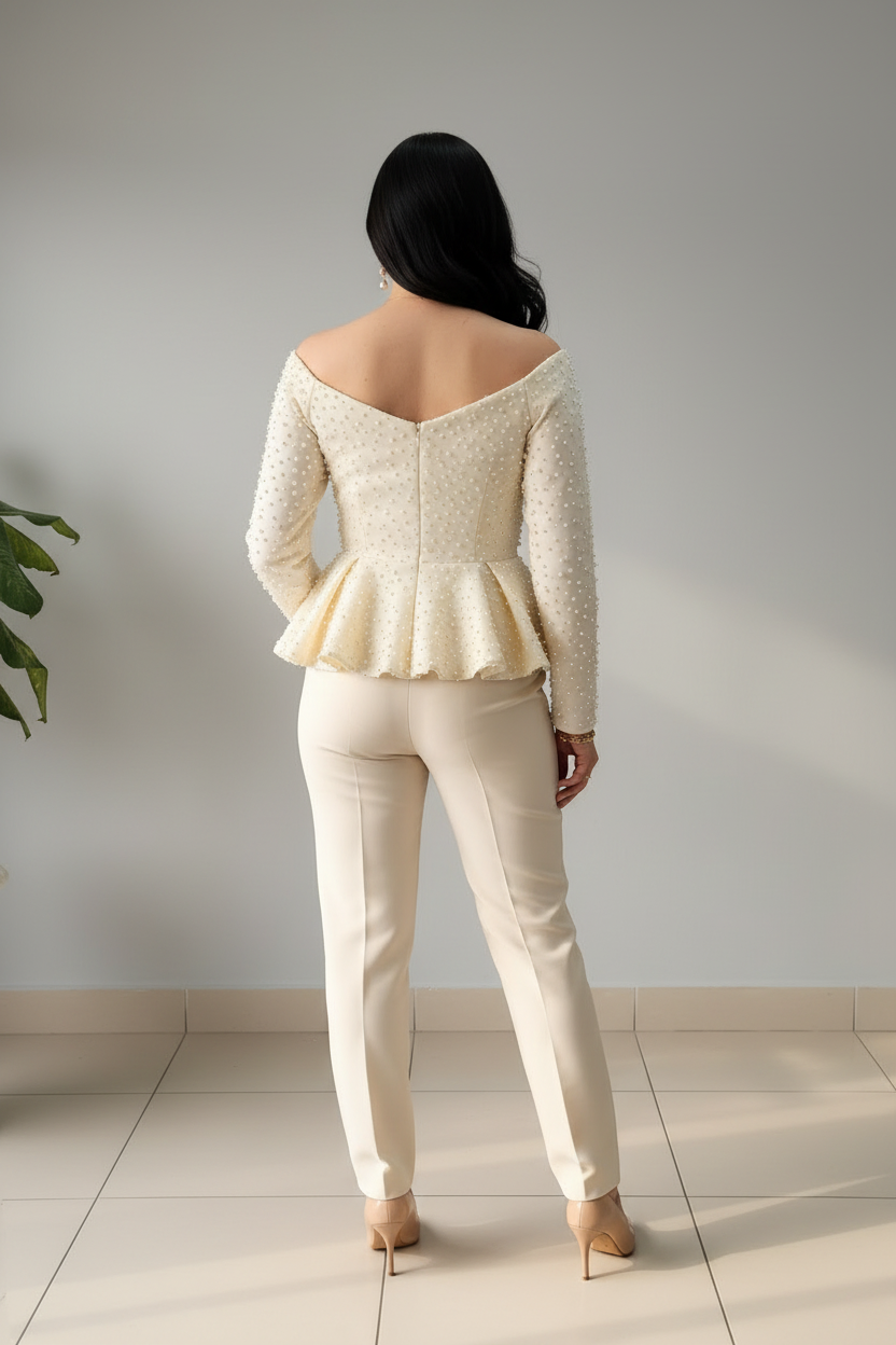 Blusa Peplum Crema Off-Shoulder con Perlas y Mangas Largas cod.529