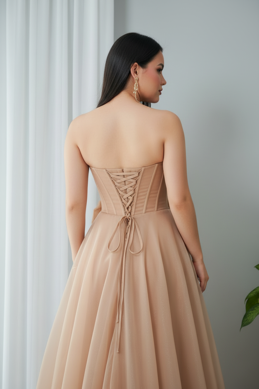 Vestido Champagne Strapless Corsé con Rosa 3D y Falda Organza Maxi cod.979