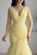 Vestido largo amarillo con mangas de perlas y tul en capas cod. VC034