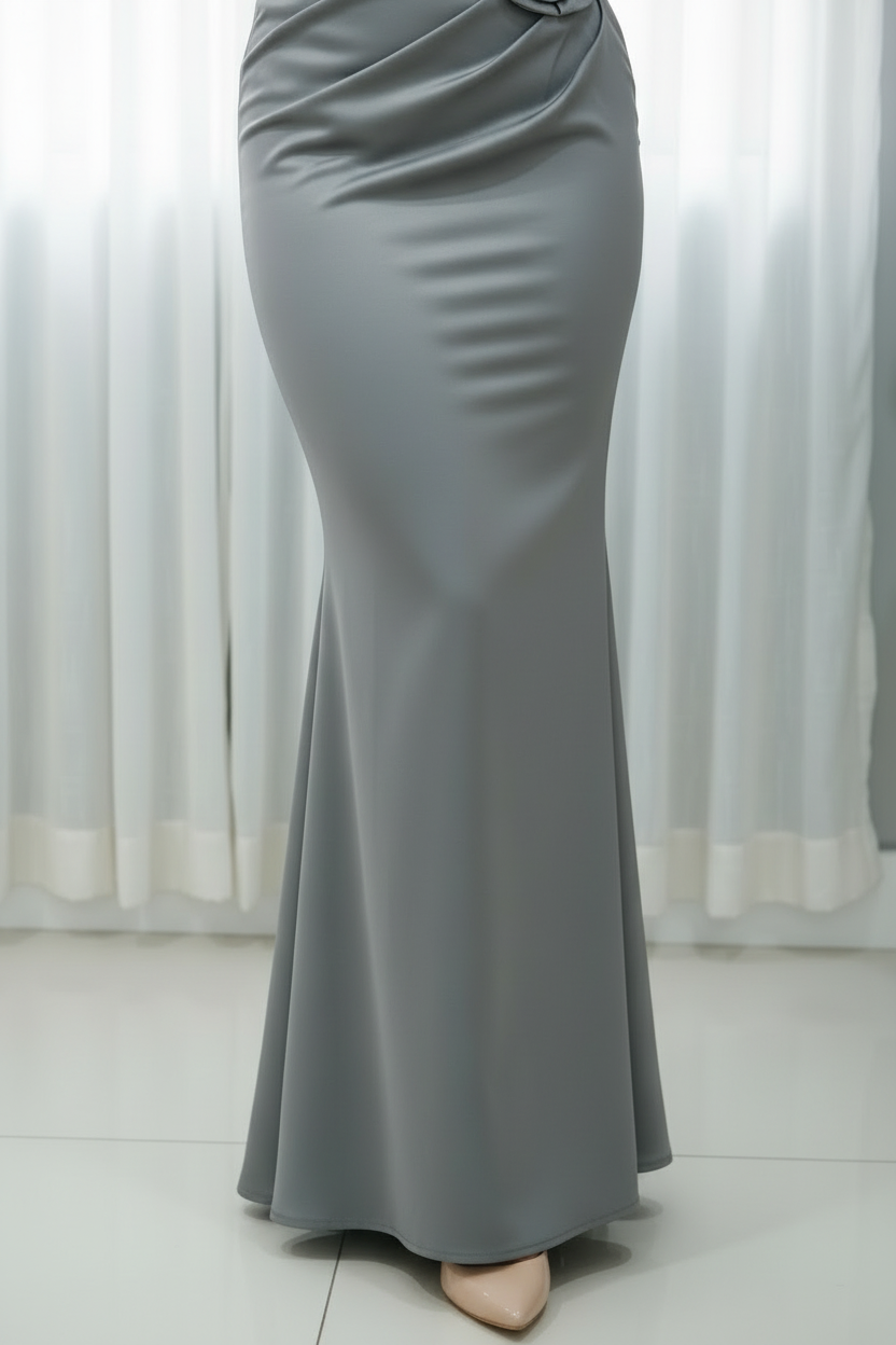 Vestido Gris Plateado Off-Shoulder Mangas Tul Dobles Perlas Rosa 3D y Falda Sirena cod.777