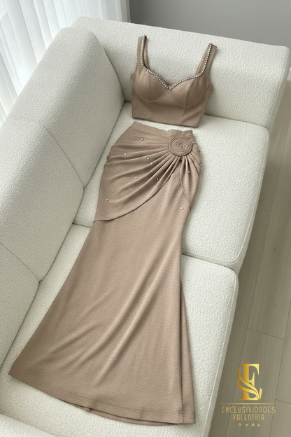 Conjunto Dos Piezas Champagne con Broche Espiral cod.C237