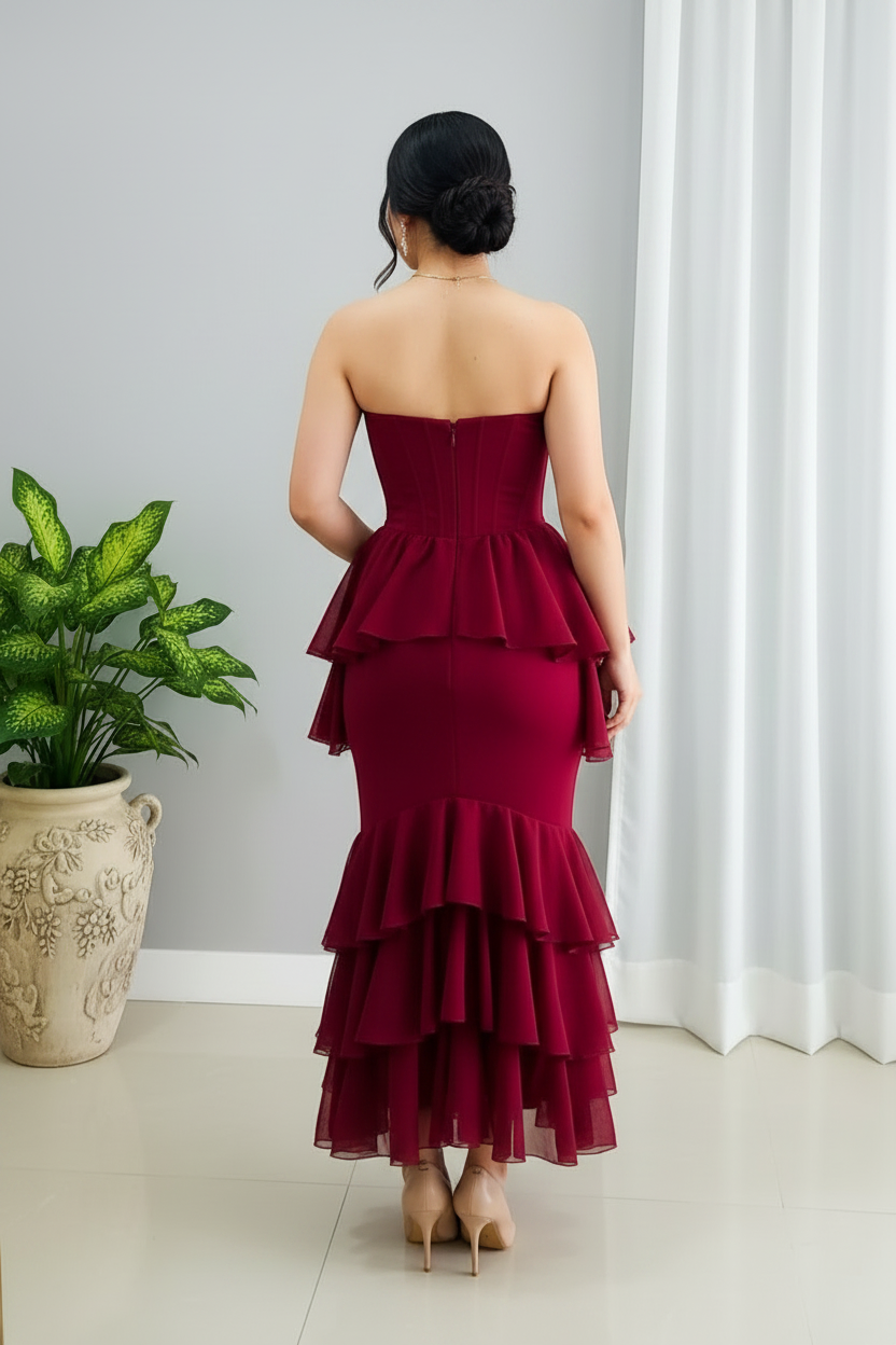 Vestido Midi Vino — Escote Corazón Strapless, Corsé Estructurado & Volantes Escalonado cod.900
