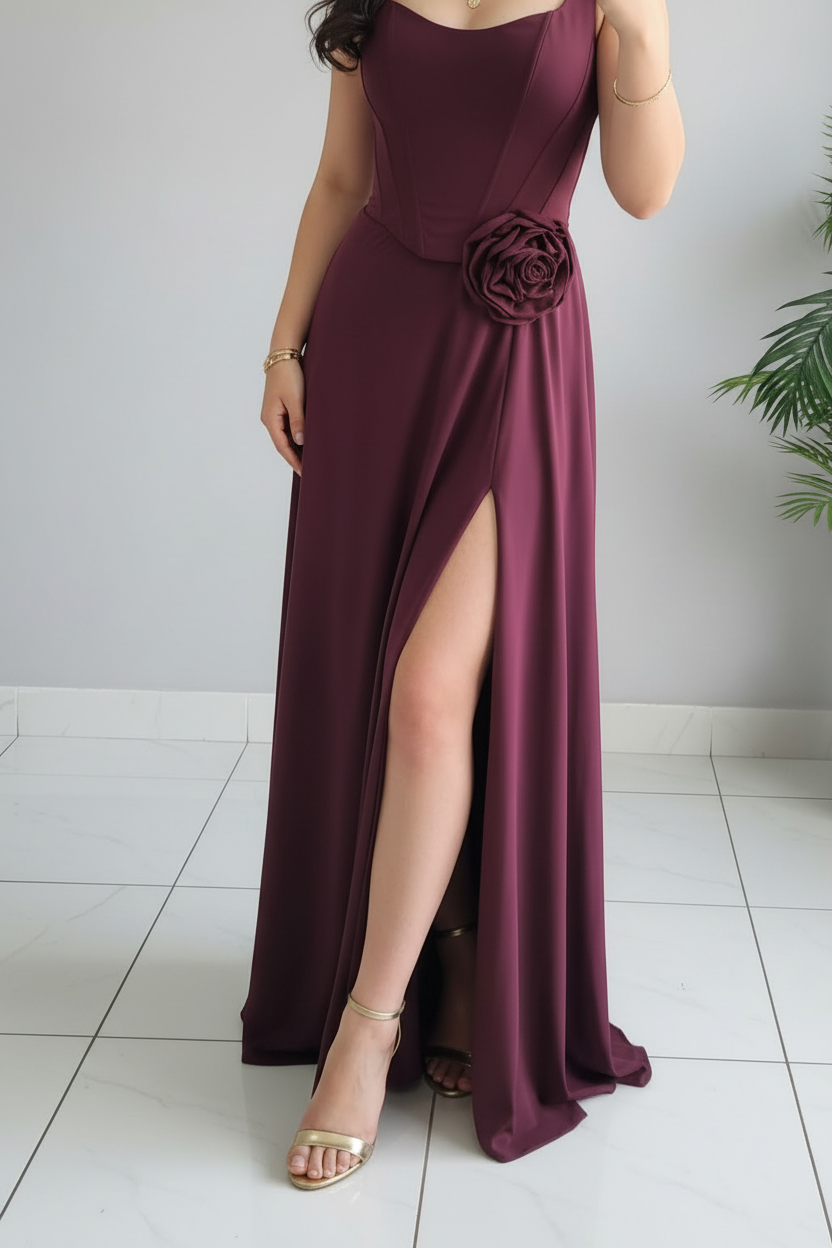 Vestido Formal Borgoña Tirantes con Rosa 3D y Abertura Frontal cod.536