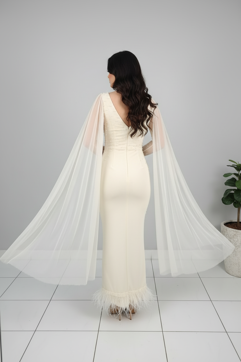 Vestido Crema Perlas Capa Tul Plumas cod.606