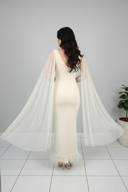 Vestido Crema Perlas Capa Tul Plumas cod.606
