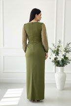 Vestido Largo Verde Oliva con Mangas de Tul con Perlas y Rosa 3D cod.V9499