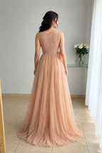Vestido largo durazno escote V con pedrería y flor 3D cod. VC022