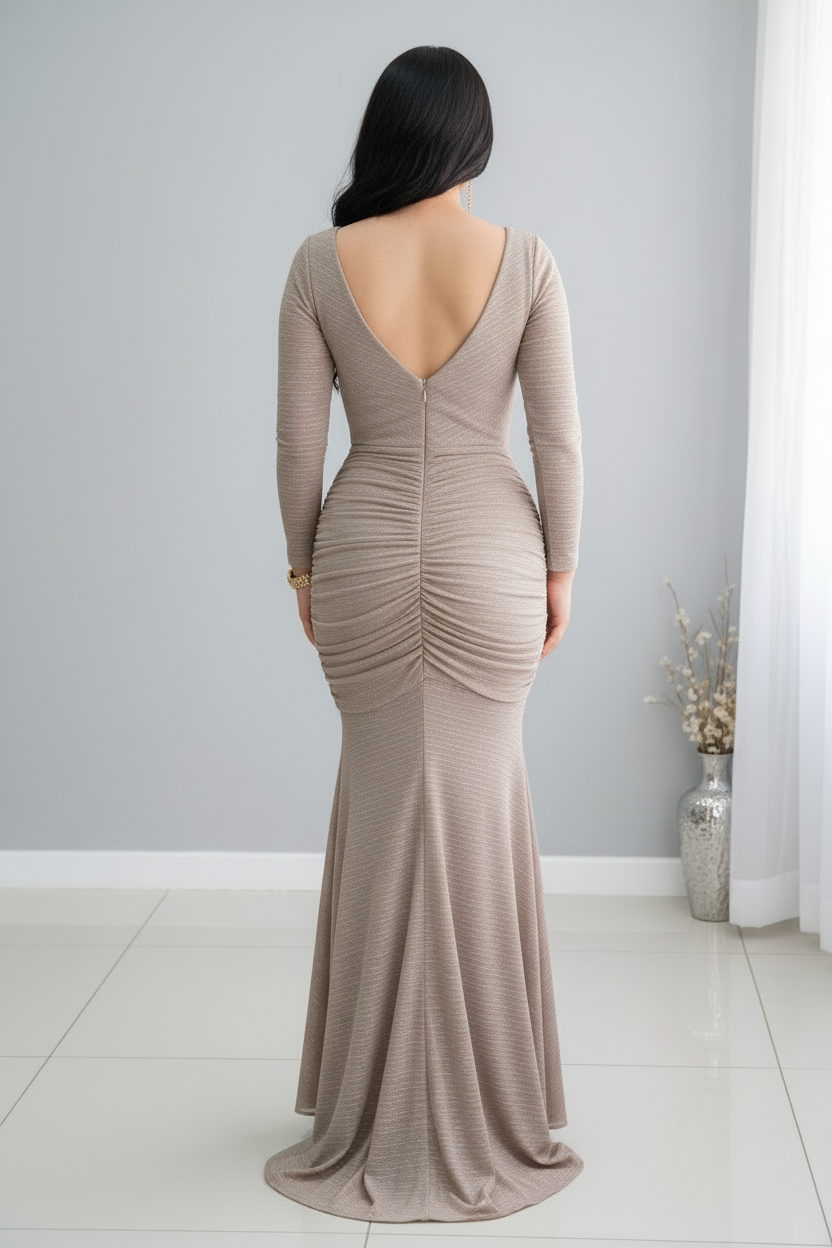 Vestido champagne dorado sirena manga larga drapeado lateral C.1947