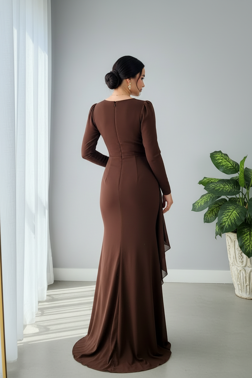 Vestido Chocolate Manga Larga Sirena con Rosa 3D y Volantes cod.969