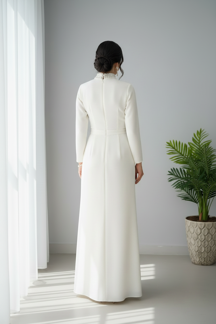 Vestido Blanco Marfil Cuello Alto Perlas Manga Larga Abertura Ruffle cod.828