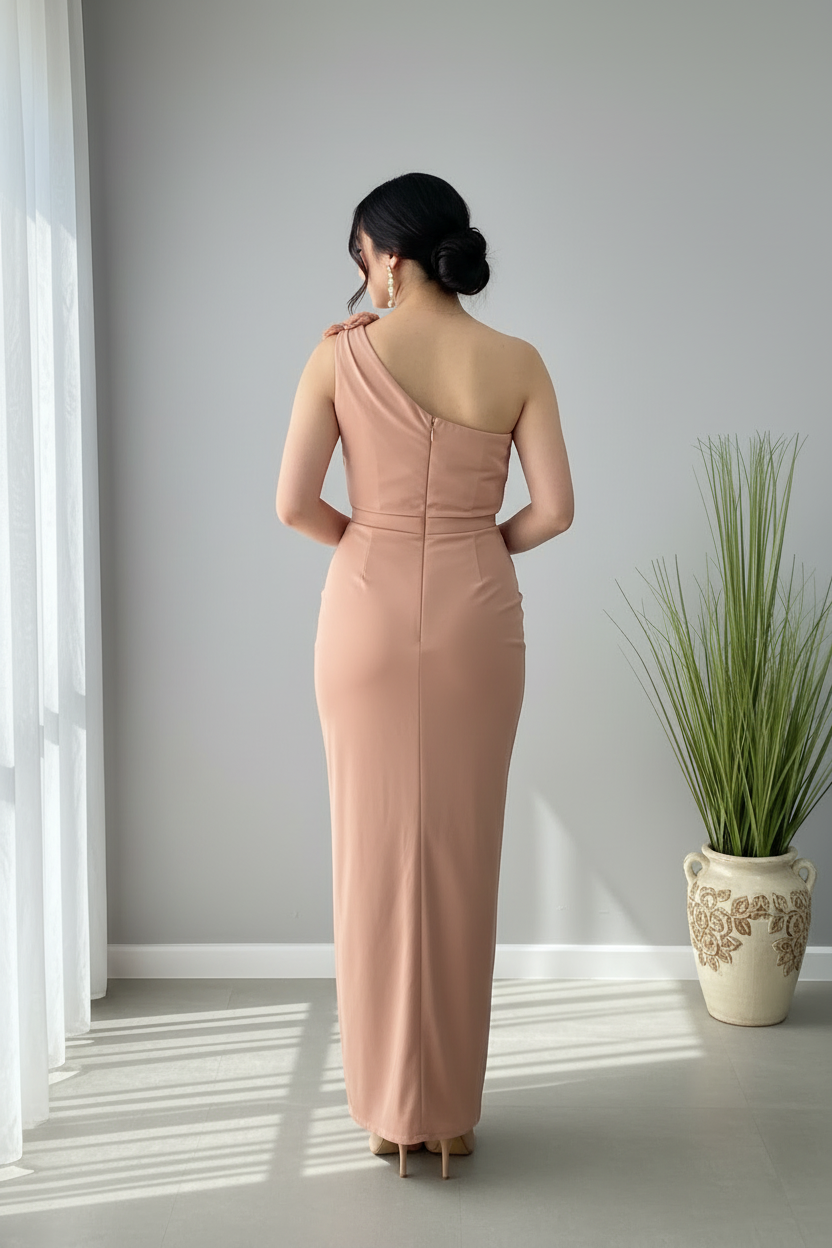 Vestido Nude Rosa Palo Un Hombro Rosas 3D con Abertura Frontal cod.818