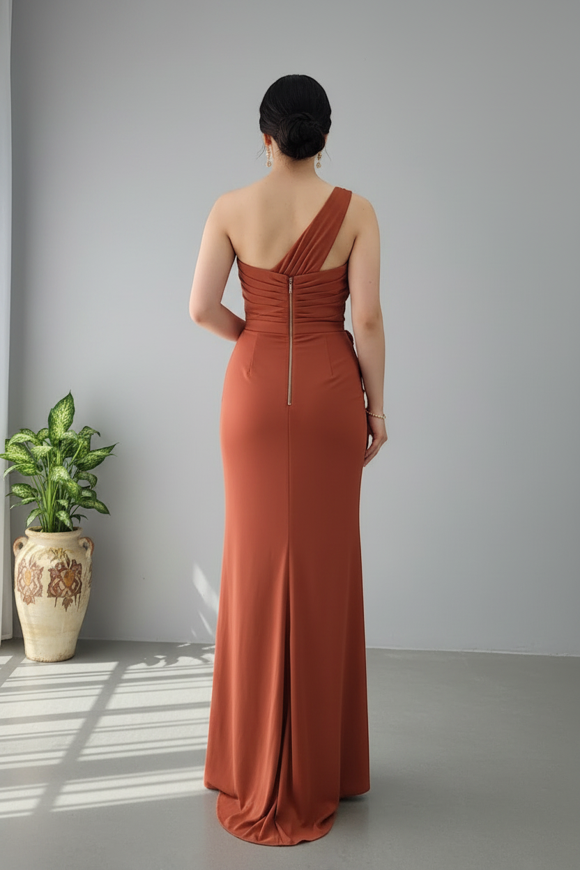 Vestido Terracota Un Hombro Rosas 3D con Abertura Lateral Alta cod.819