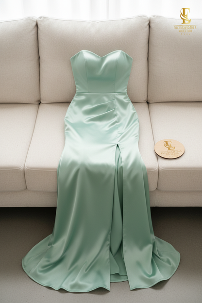 Vestido Verde Menta Satinado Strapless con Abertura cod.726