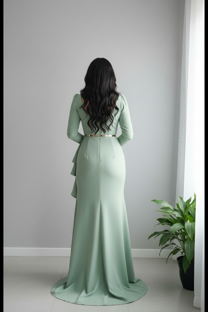Vestido Sage Green Ruffle – Gown Verde Menta Manga Larga Escote V con Volantes en Cascada & Cinturón Plateado cod.693
