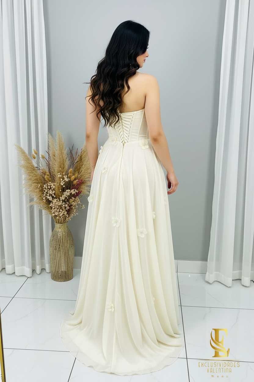 Vestido Ivory Strapless Escote Corazón Flores 3D Tul con Abertura cod.V296