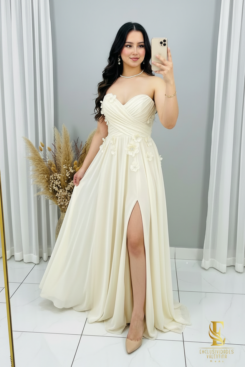Vestido Ivory Strapless Escote Corazón Flores 3D Tul con Abertura cod.V296