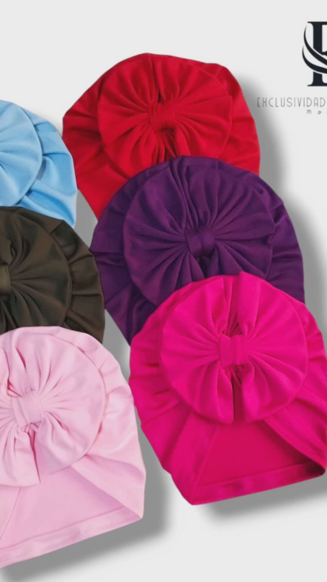 🎁Cajita de 6 gorritas y 14 banditas elásticas.