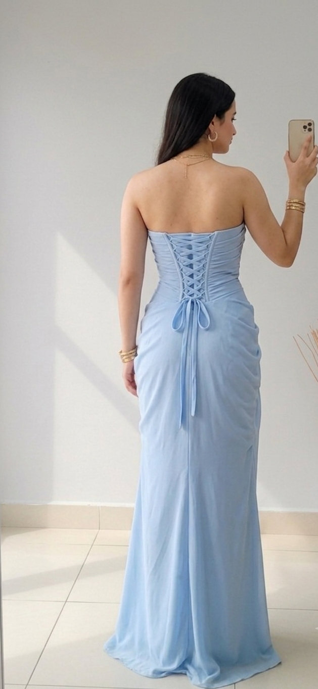 Vestido Azul Cielo Strapless Drapeado Abertura Lateral cod.V562