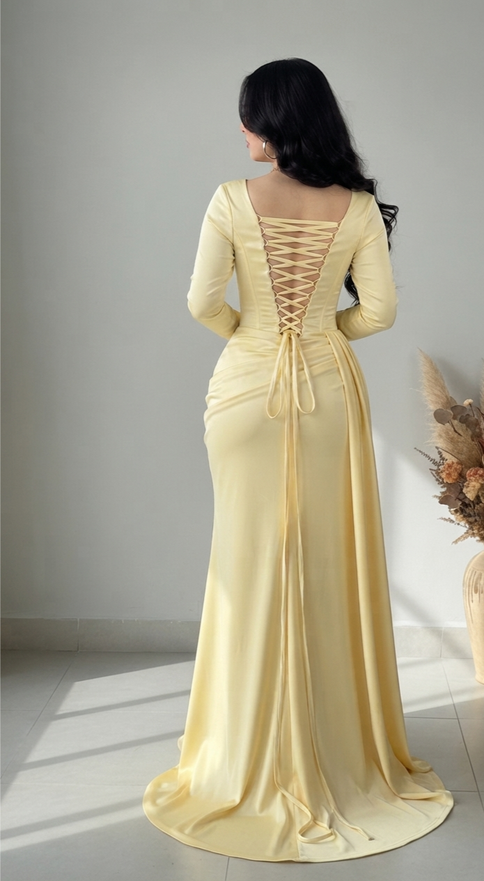 Vestido Sirena Amarillo Mantequilla con Corset y Cola