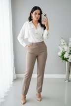 Pantalón beige talle alto recto cigarette pinzas C.1948
