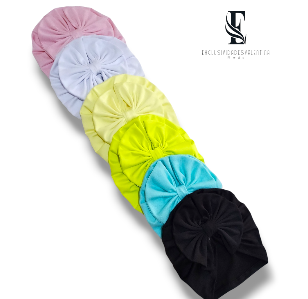 Set de 6 gorritas, de lazo grande.