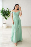 Vestido Largo Verde Menta Off-Shoulder con Volante Asimétrico cod.427
