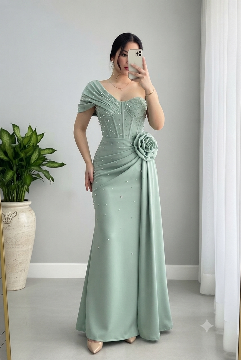 Vestido Verde Salvia Sirena con Corset de Perlas, Rosa 3D y Manga Drapeada cod.V821