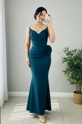 Vestido Sirena Azul Petróleo — Escote V, Tirantes Finos, Rosa 3D Cadera & Espalda Corset cod.897