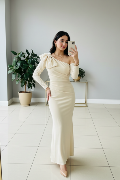 Vestido Elegante Crema con Moño One Shoulder - Manga Larga Sirena Largo cod.360