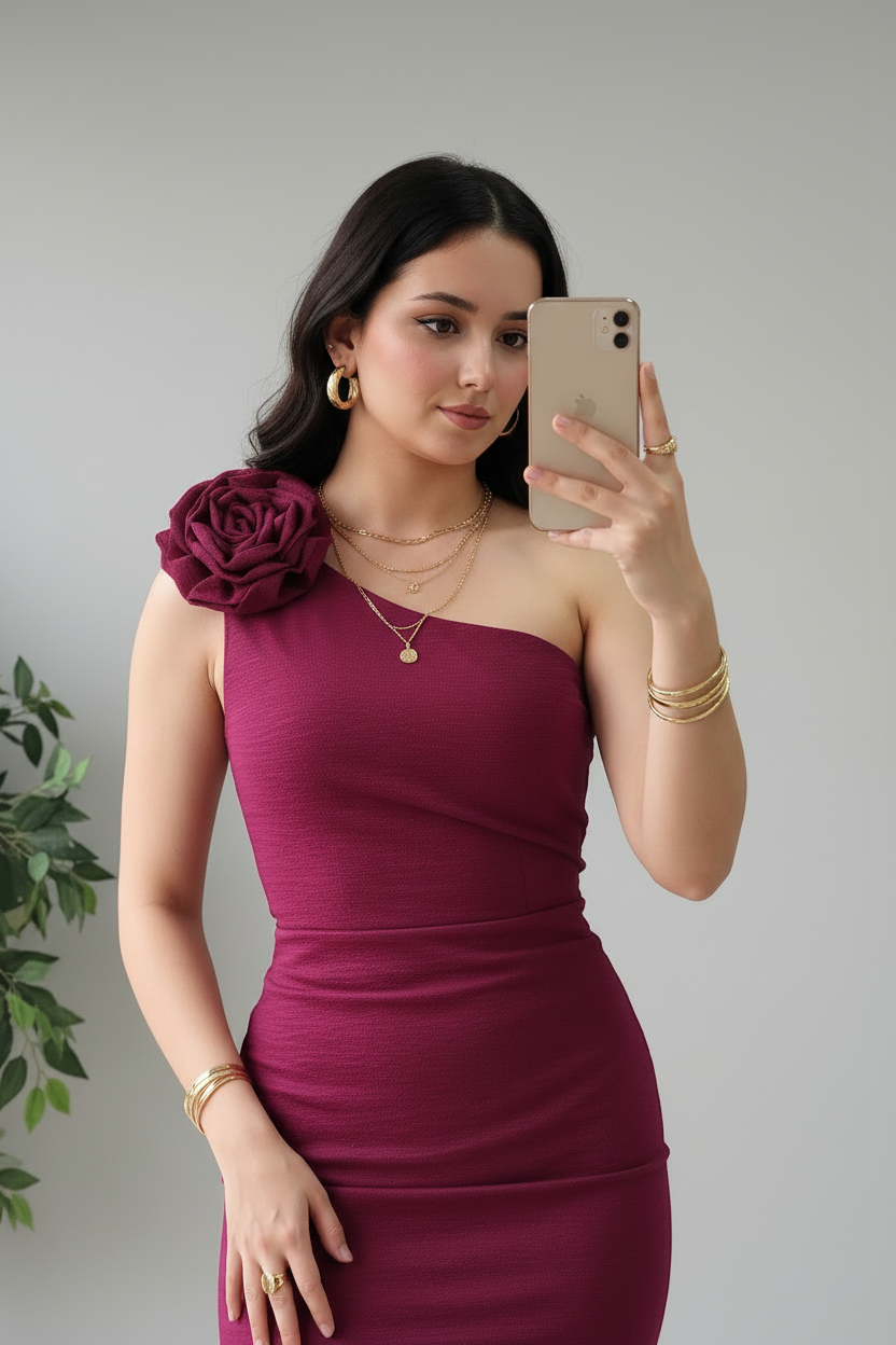 Vestido Borgoña Un Hombro con Rosa 3D y Volantes en Cascada Triple cod.449