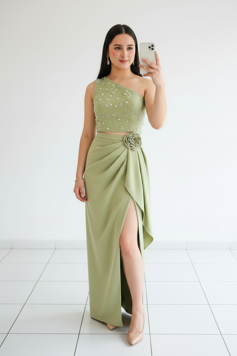 Conjunto Dos Piezas Verde Oliva Top Bordado Floral con Perlas y Rosa 3D cod.C947
