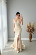 Vestido Crema Corset Floral Abertura Sirena cod.V384