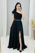Vestido Negro Largo Un Hombro Moño Cinturón Plateado Falda A-Line Abertura cod.V304