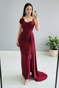 Vestido Rouge Siren – Gown Borgoña con Rosa & Cola Dramática cod.669