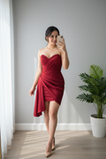 Vestido Rojo Vino Strapless Escote Corazón Drapeado Asimétrico cod.936