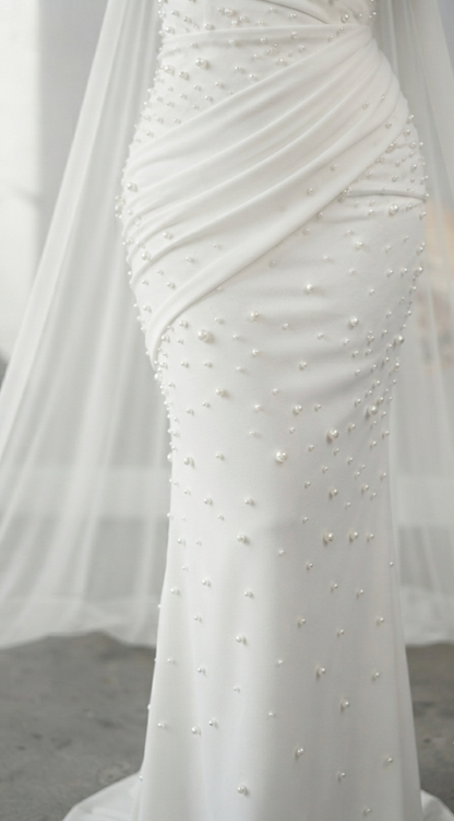 Vestido Sirena Blanco con Perlas y Capa Lateral cod.V808