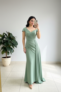 Vestido Formal Verde Salvia Off-Shoulder con Drapeado y Cola cod.517