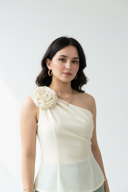 Blusa Elegante Marfil Asimétrica con Rosa 3D - Un Hombro Sofisticada cod.327