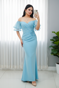 Vestido Azul Cielo Off-Shoulder Mangas Tul Dobles Perlas Rosa 3D y Falda Sirena cod.776