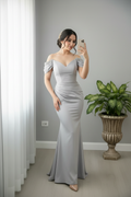Vestido Gris Plateado Off-Shoulder Perlas cod.0013