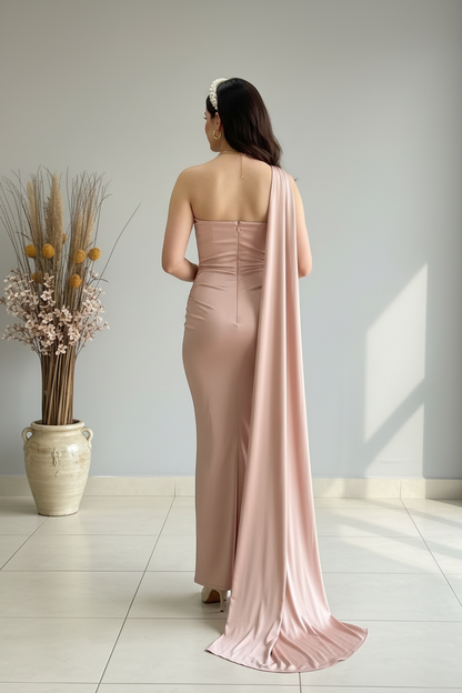 Vestido Rosa Palo Satínado Halter Drapeado con Capa Lateral Larga cod.448