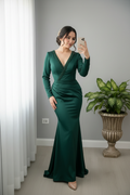 Vestido Verde Esmeralda Manga Larga Cuello V Perlas cod.0020