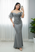 Vestido Gris Plateado Off-Shoulder Mangas Tul Dobles Perlas Rosa 3D y Falda Sirena cod.777