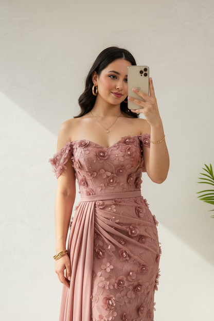 Vestido Rosa Palo Off-Shoulder con Apliques Florales 3D y Capa Drapeada cod.451