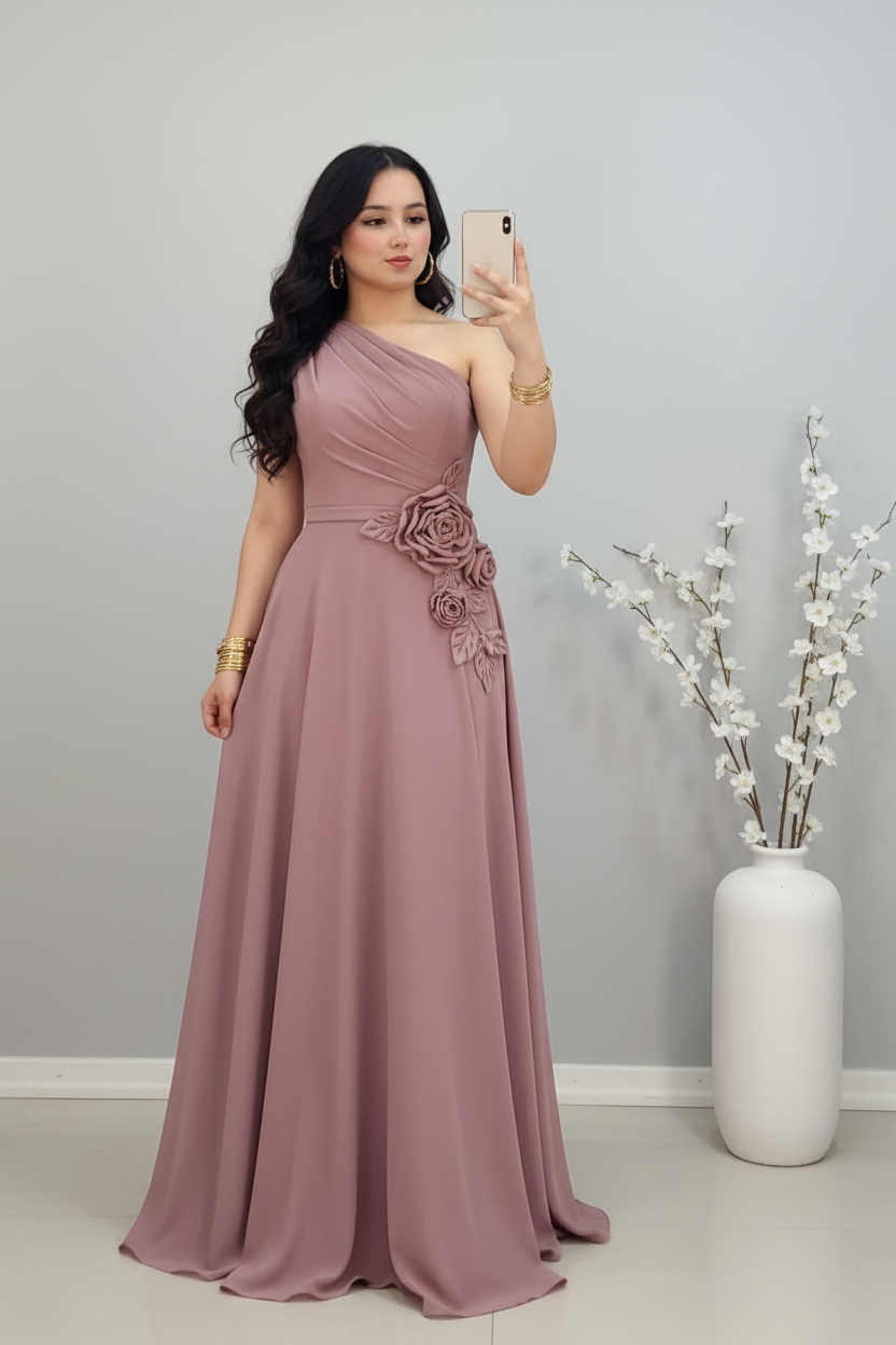 Vestido de gala rosa palo hombro único con drapeado diagonal en el corpiño, tres rosas 3D con hojas en la cadera y falda A-line fluida en chifón hasta el piso