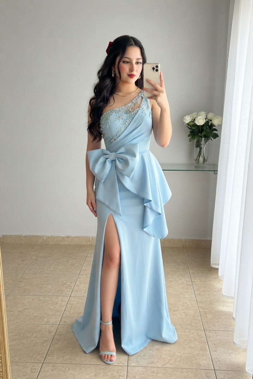Vestido largo celeste de un hombro con pedrería y gran lazo cod. VC014