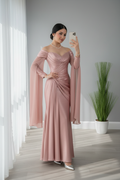 Vestido Rosa Palo Satén Off-Shoulder con Mangas Campana cod.667