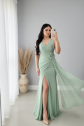 Vestido Verde Sage Sirena con Rosa 3D y Panel de Gasa cod.964